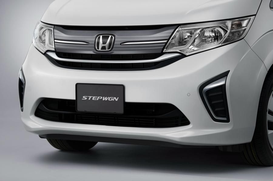 Детали экстерьера Honda StepWGN 2017 года  (фото 7 из 10)